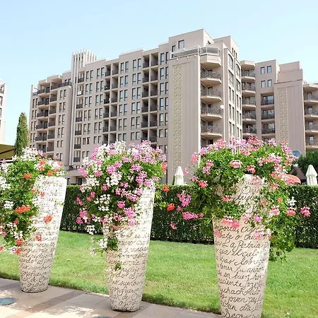 In Royal Beach Apartment *
